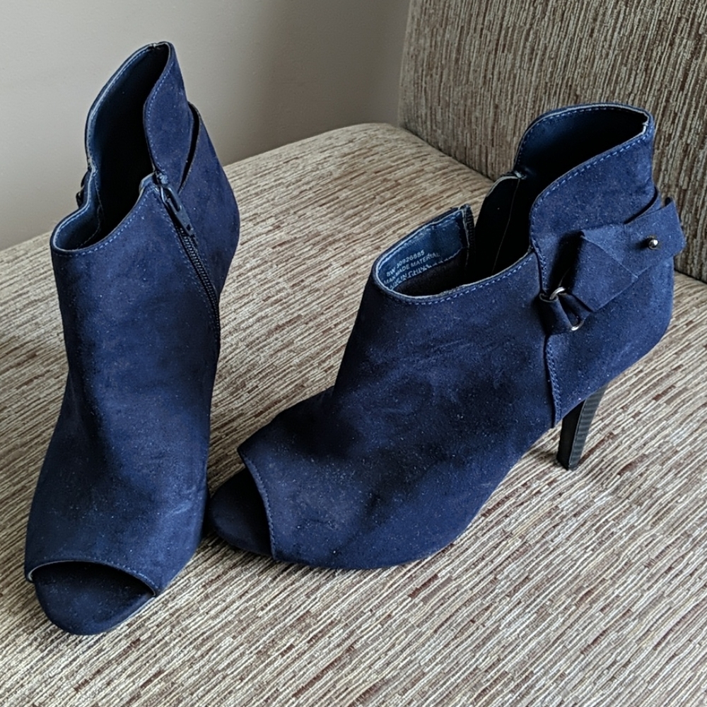 Navy blue peep toe